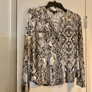 NWT INC Petite Black & White Snakeskin Print stretchy Top PM
